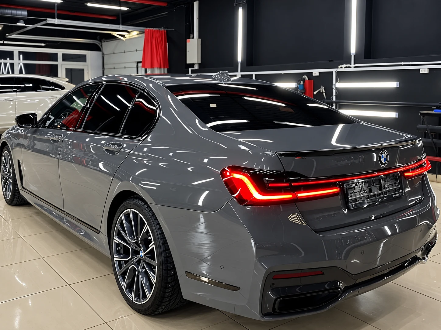 BMW — вид сзади